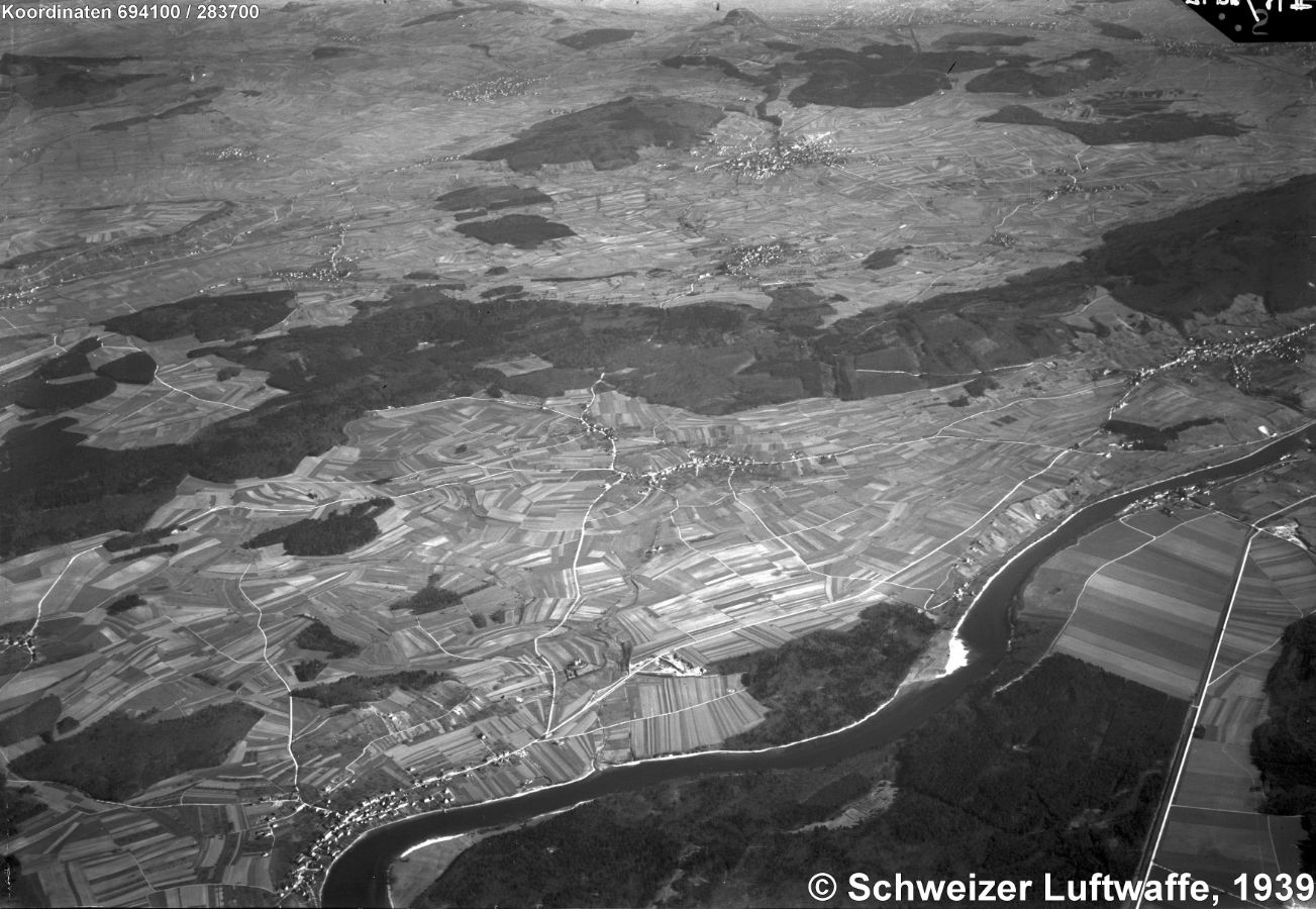 Aufnahme: 1939; vorne Büsingen, Bildmitte Dörflingen, rechts Gailingen